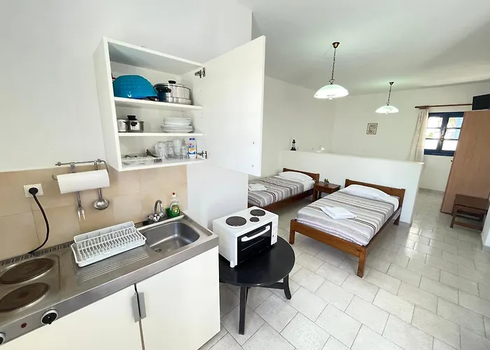 Thalassitis Coastal * Perivolos (Santorini)